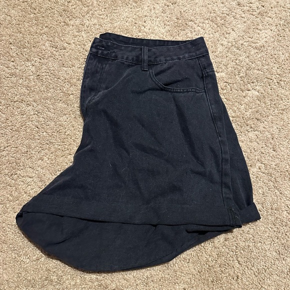 Black SHEIN shorts - Picture 2 of 3